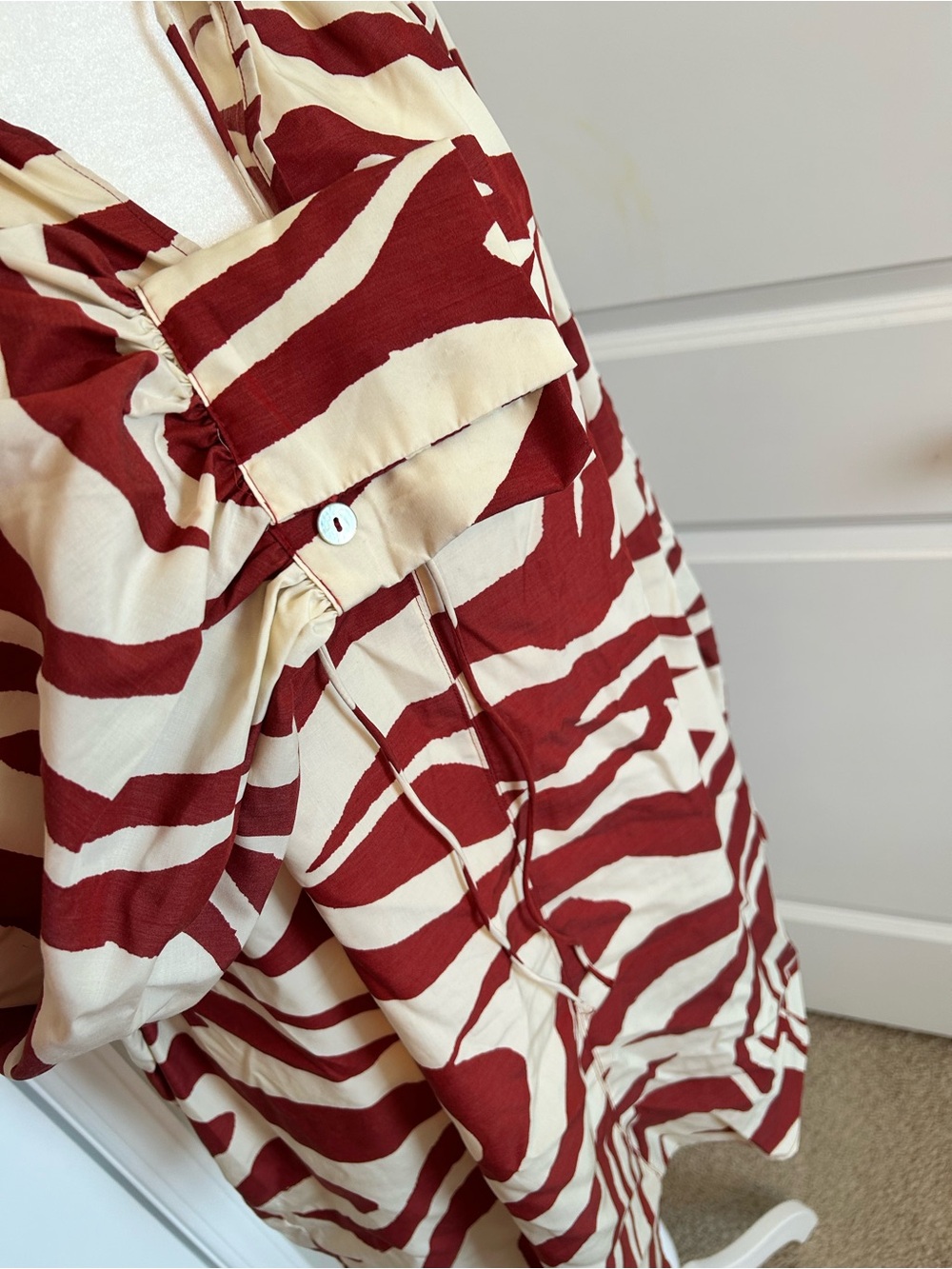 H&M Cream and Burgundy Zebra-Print Relaxed Mini Dress - Picture 3 of 9